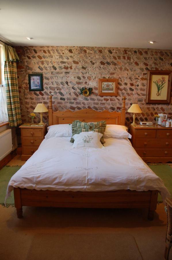 Clayton Wickham Farmhouse Hurstpierpoint Exterior foto
