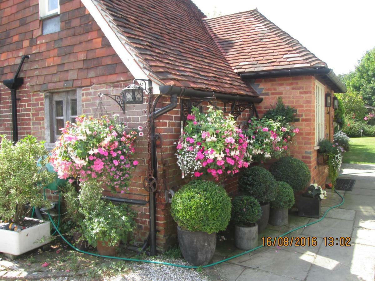 Clayton Wickham Farmhouse Hurstpierpoint Exterior foto